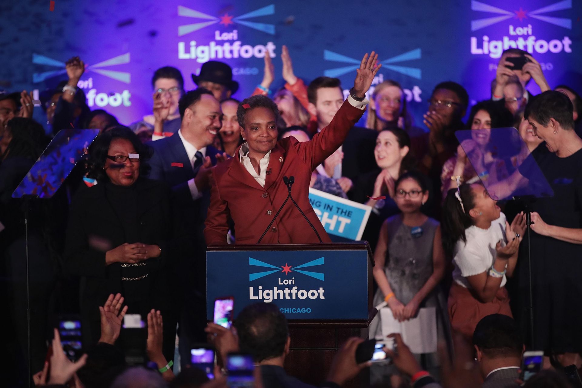  Лори Лайтфут афишира успеха си на изборите за кмет на Чикаго 