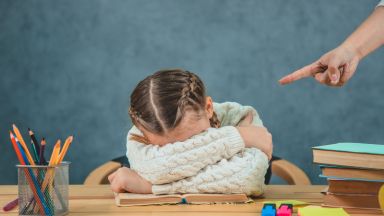 Обиди викове шокиращо отношение на учител към първокласници в