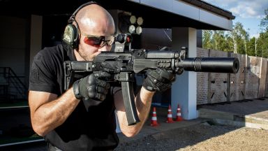 Всеки руски летец с нов картечен пистолет?