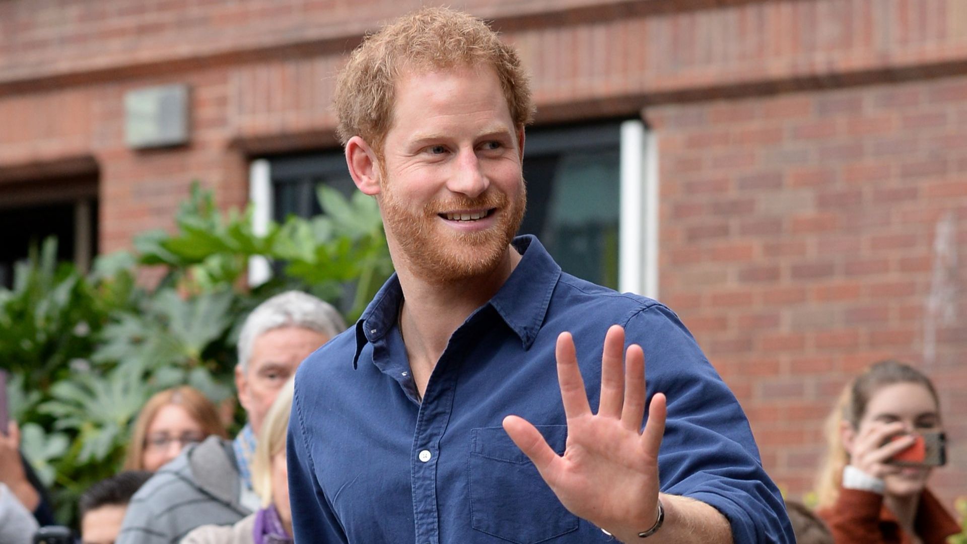  Принц Хари се върна в Лондон за откриване на паметник на принцеса Даяна