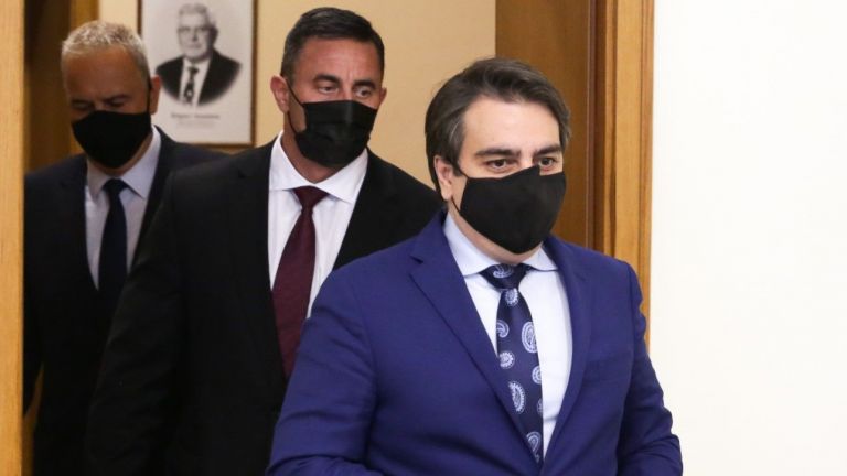 Пред шефът на НАП Румен Спецов говори за скандала с