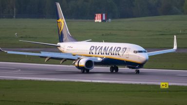 Брюксел иска международно разследване заради отклонения към Минск самолет