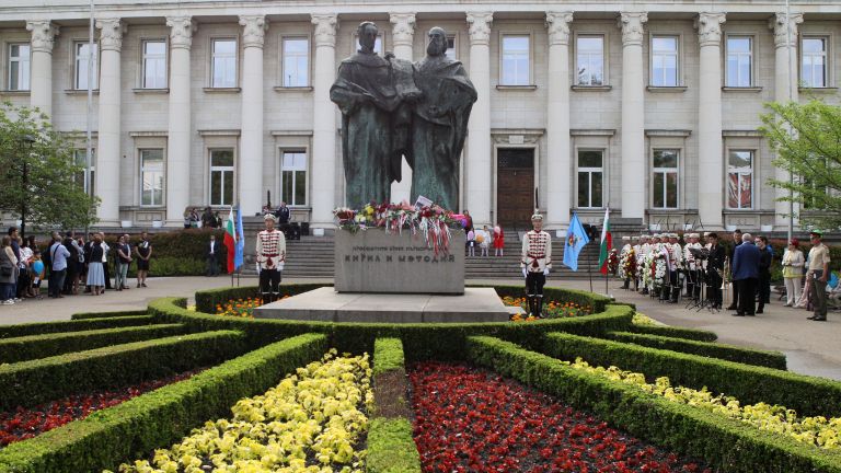 В Моравия Кирил и Методий отиват през 863 г. и