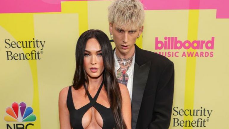 Меган Фокс и Machine Gun Kelly на шопинг в Солун с всичките им деца