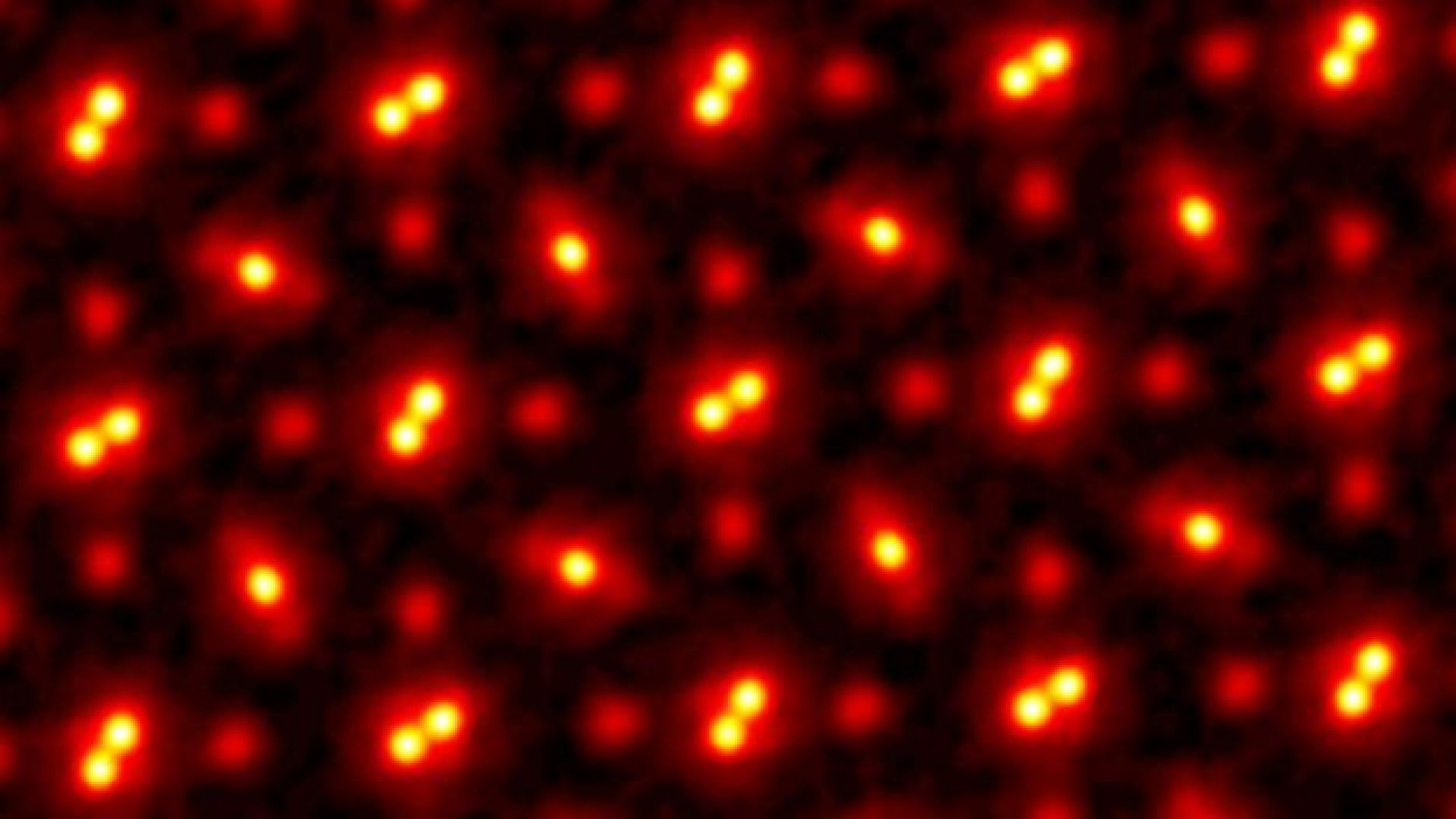 Учени направиха снимка на атоми с рекордна резолюция