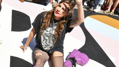 Лейди Гага се появи в шокиращ вид на годишнината от "Born This Way" (снимки и видео)