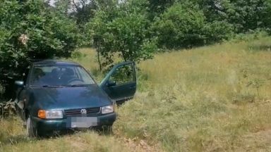 Две 12 годишни момчета бяха заловени след като откраднали колата на 73 годишен