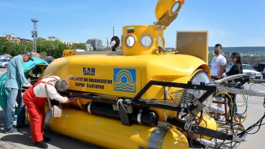 Изследователската подводница на Българската академия на науките и Института по