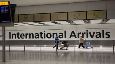 Британски летища критикуват връщането на ограниченията за обема на течностите в ръчния багаж
