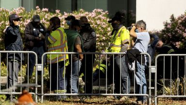 Няколко души бяха убити и ранени когато въоръжен мъж откри