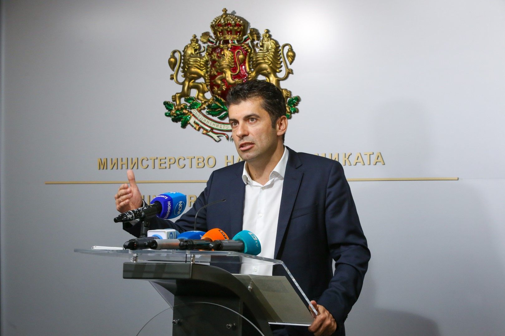 Министърът на икономиката в служебното правителство Кирил Петков даде пресконференция след срещата си с председателя на Надзорния съвет на ББР