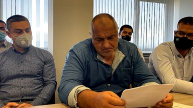 Това служебно правителство е предизборен щаб на Радев Това каза