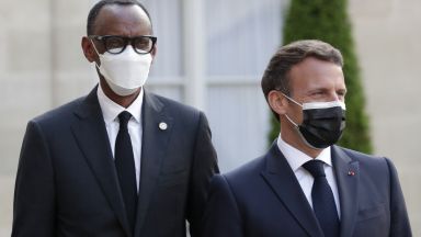 Виж още Френският президент Еманюел Макрон призна отговорностите на страната
