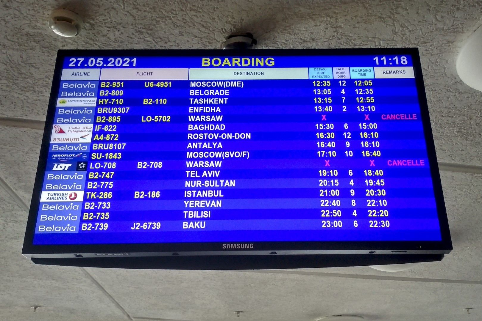 Разписание на полетите, изложено на летището край Минск, Беларус, 27 май - анулирани са само полетите за Варшава 