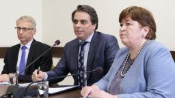 Служебният кабинет ще плати на бизнеса с почивки на 30 000 ученици и учители