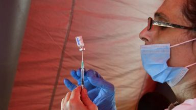 Проблемът се проявява при векторните ваксини като тези на AstraZeneca