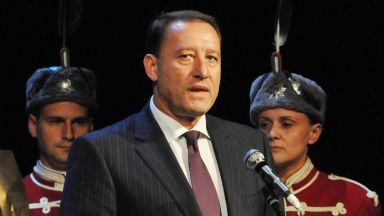 След 33 години членство в БСП бившият министър на отбраната