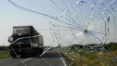 Тежка катастрофа между два тира затвори Подбалканския път