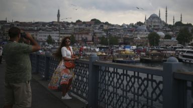 Турските власти отмениха PCR тестовете и карантината за ваксинирани срещу