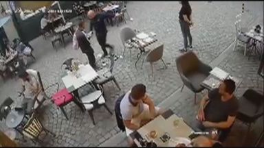 Служители на полицията са задържали тази вечер за срок от