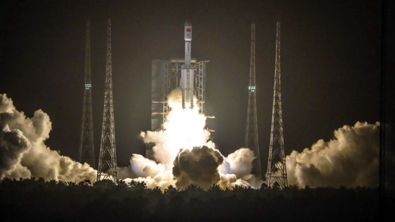 Китай изпраща астронавти до собствената си космическа станция