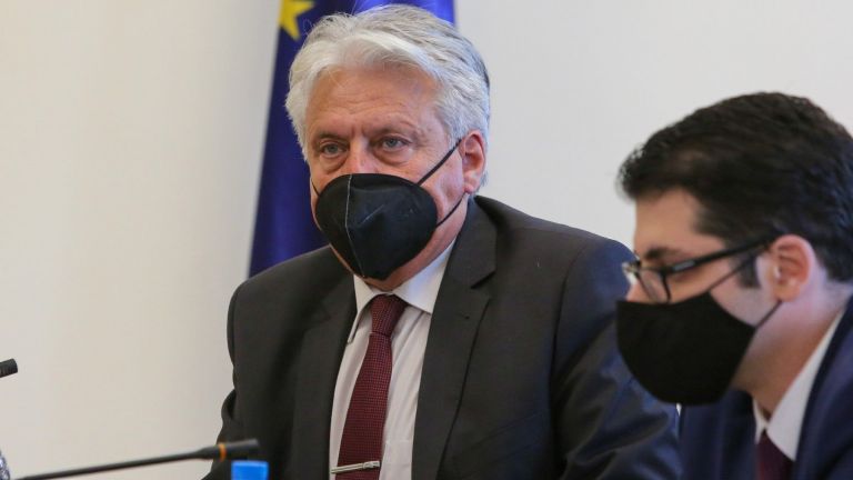 В последните дни прокуратурата е образувала като на конвейер множество