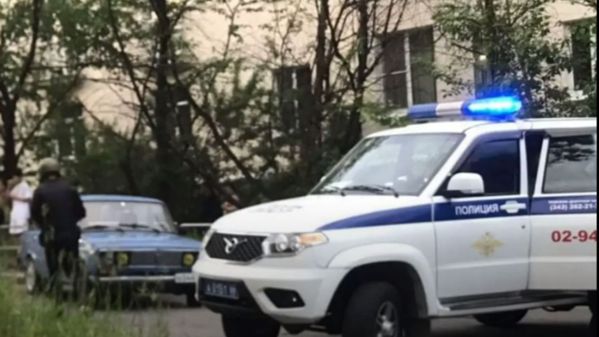 Бивш полицай стреля с карабина по хора в Екатеринбург, дете е тежко ранено (видео)