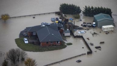 Стотици жители в региона Кентърбъри в Нова Зеландия бяха евакуирани