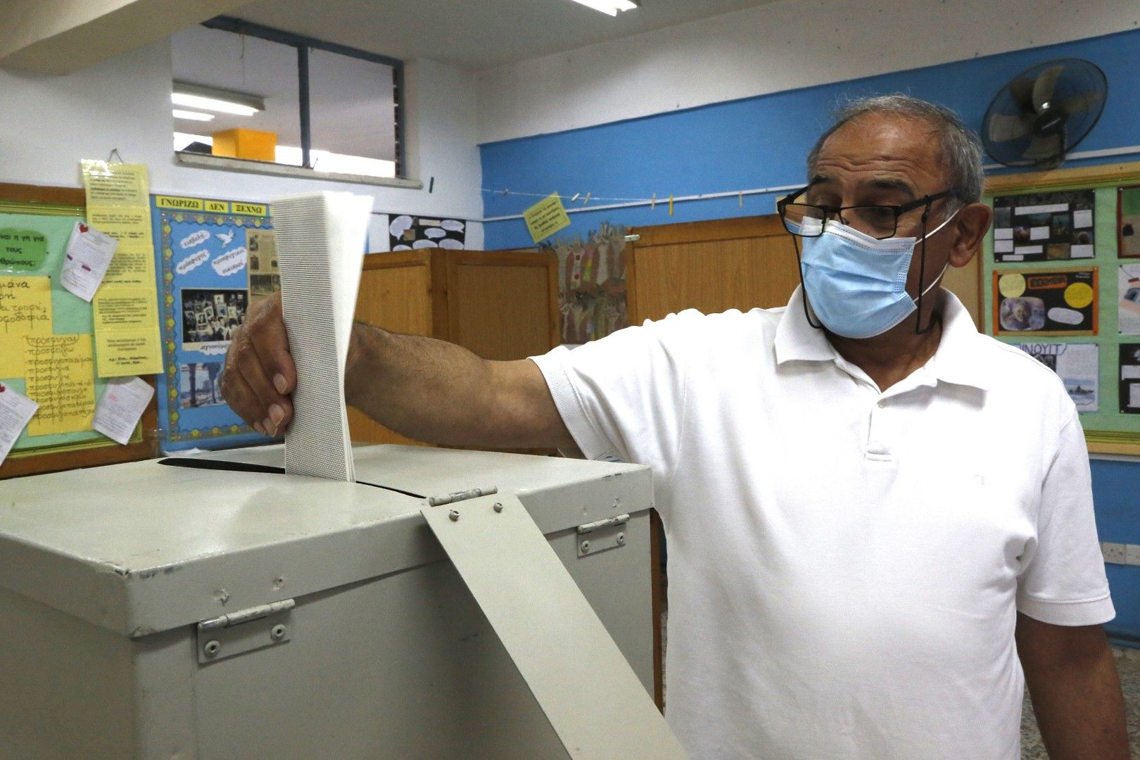 Правото си на вот в неделя упражниха почти 66% от кипърските избиратели