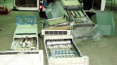 Митнически служители задържаха 4850 кутии цигари скрити в климатици съобщават