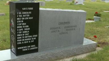 Потребители на социалните мрежи масово споделят снимка на необичаен надгробен