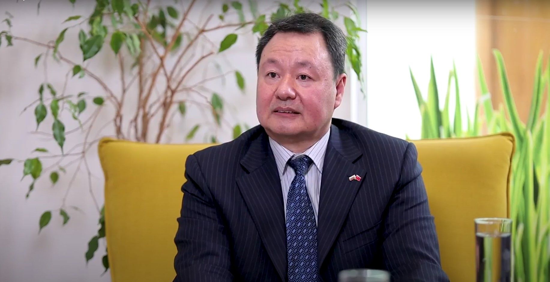  Политическият консултант към Н.П. посланика на КНР - Йен Дзиенцюн 