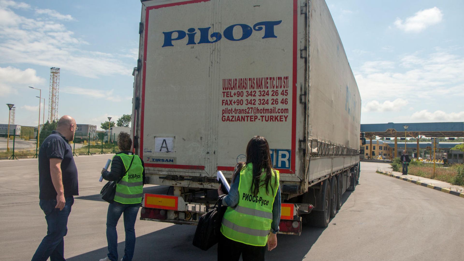 Задържаните на "Лесово" камиони с отпадъци за Турция се връщат обратно