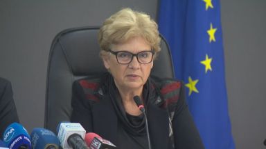 Виолета Комитова: Ръководството на АПИ е сменено заради парите за ремонт на свлачища