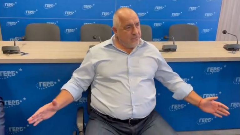 Аз съм много притеснен за машините и машинното гласуване. Усещам,