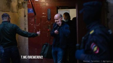 Руски съд постанови днес опозиционерът Андрей Пивоваров да остане задържан