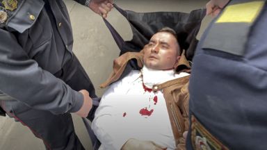 Беларуски опозиционен активист се намушка с химикалка в гърлото по