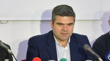 Повдигнаха обвинения на висшият полицай Ангел Папалезов за участие в