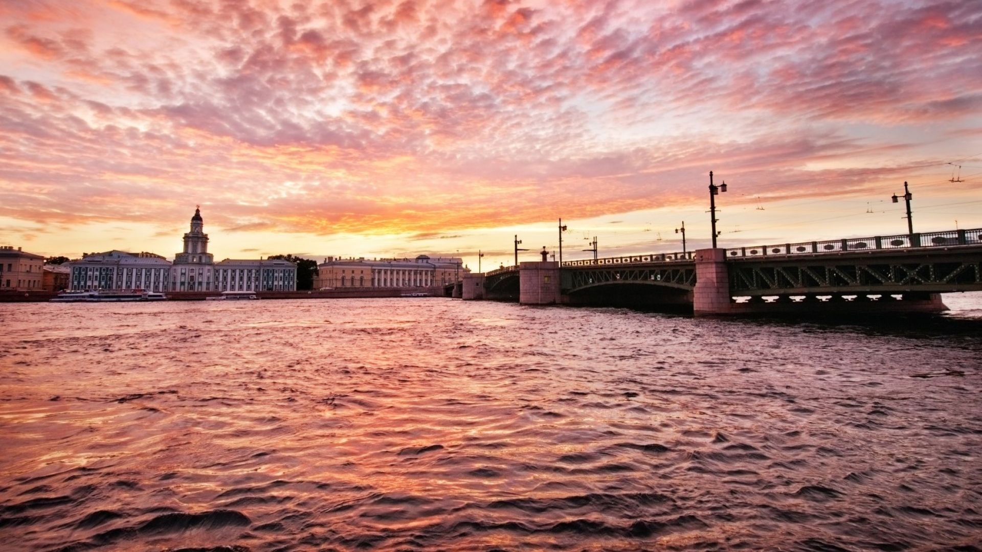 Белите нощи в Санкт Петербург: как изглеждат в очите на местните