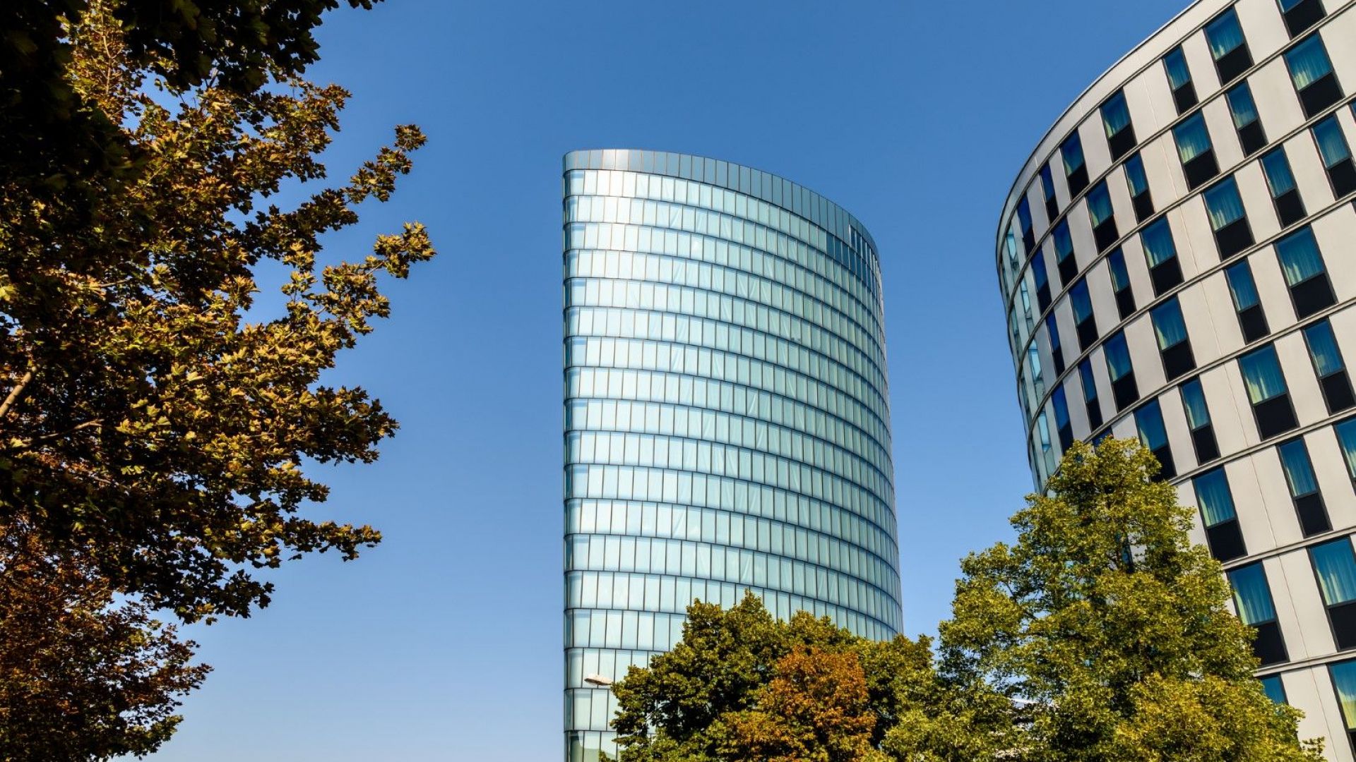 Смяна на върха в OMV: Защо Райнер Зеле подава оставка