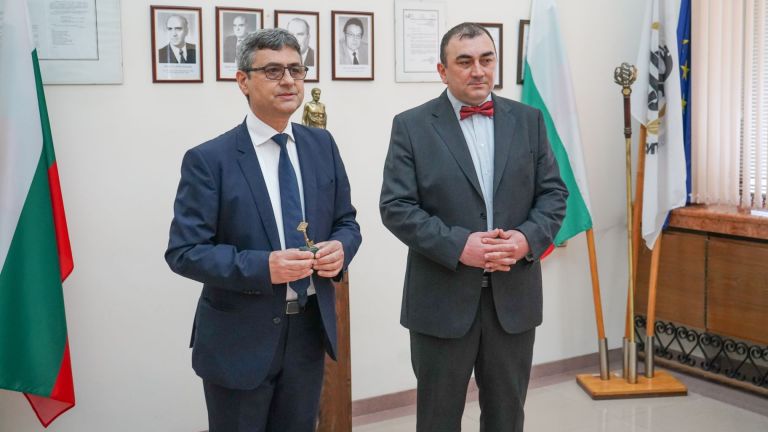 С тържествен молебен за здраве, отслужен от свещеници от храм