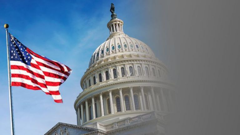 Два различни тричленни състава на Върховния административен съд обявиха за