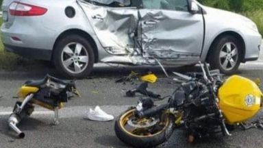 25 годишен мотоциклетист е с опасност за живота след тежка катастрофа