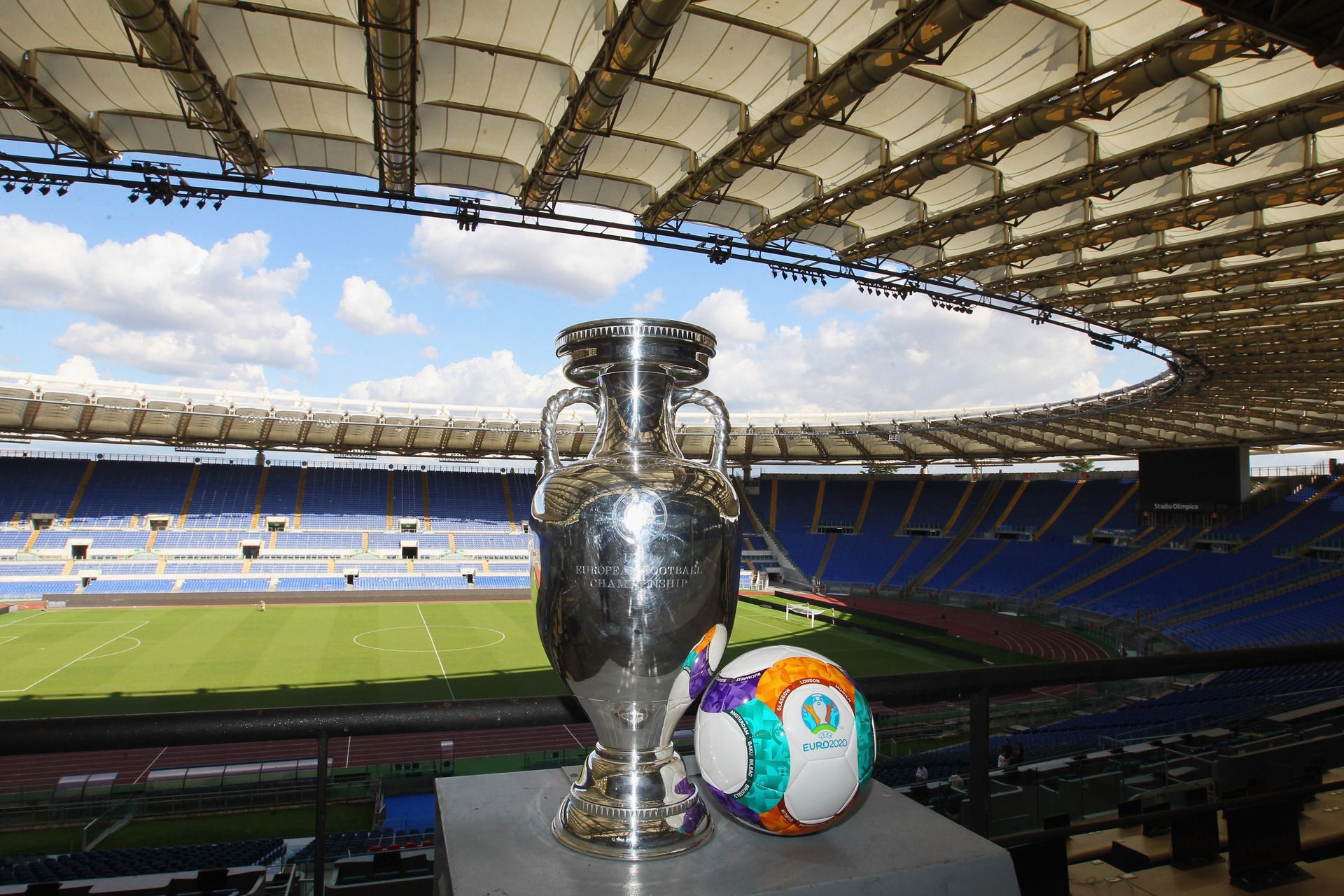 "Олимпико" в Рим с неговите около 18 хиляди позволени зрители ще е домакин на мачовете в група А: Италия - Турция, Италия - Швейцария и Италия - Уелс. 