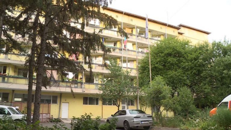 Възрастните хора от дом Възраждане в Русе са под ключ