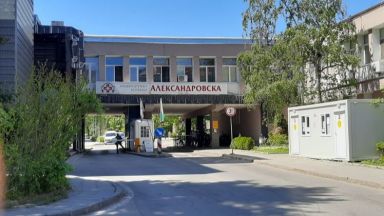 Медици от интензивното отделение в Александровска заплашиха с гладна стачка