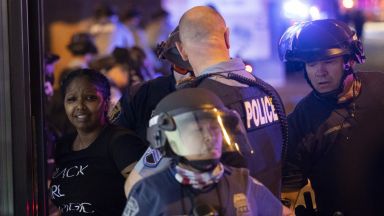Минеаполис стана сцена на протести втора поредна нощ след ново
