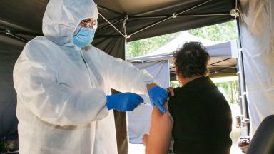 Общо 1106 души се ваксинираха през двата почивни дни в