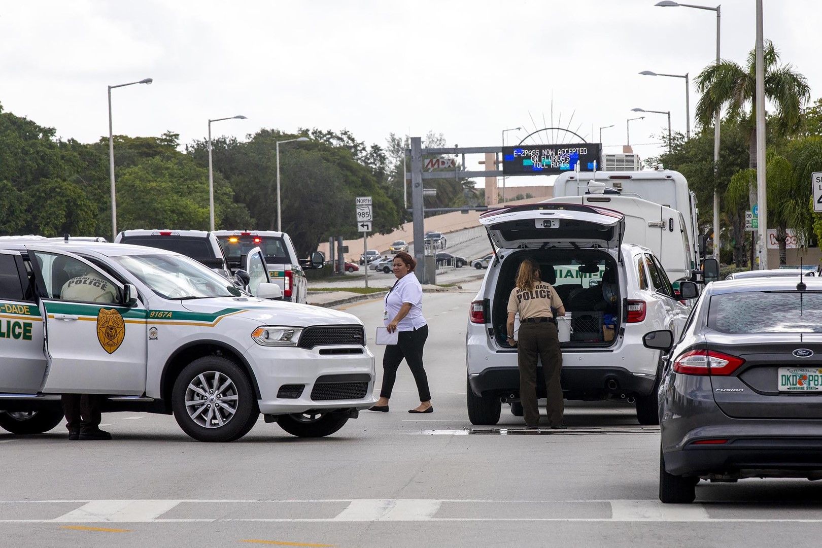 Полицията блокира района на кампуса на Маями-Дейд Кендъл, където е извършена стрелбата