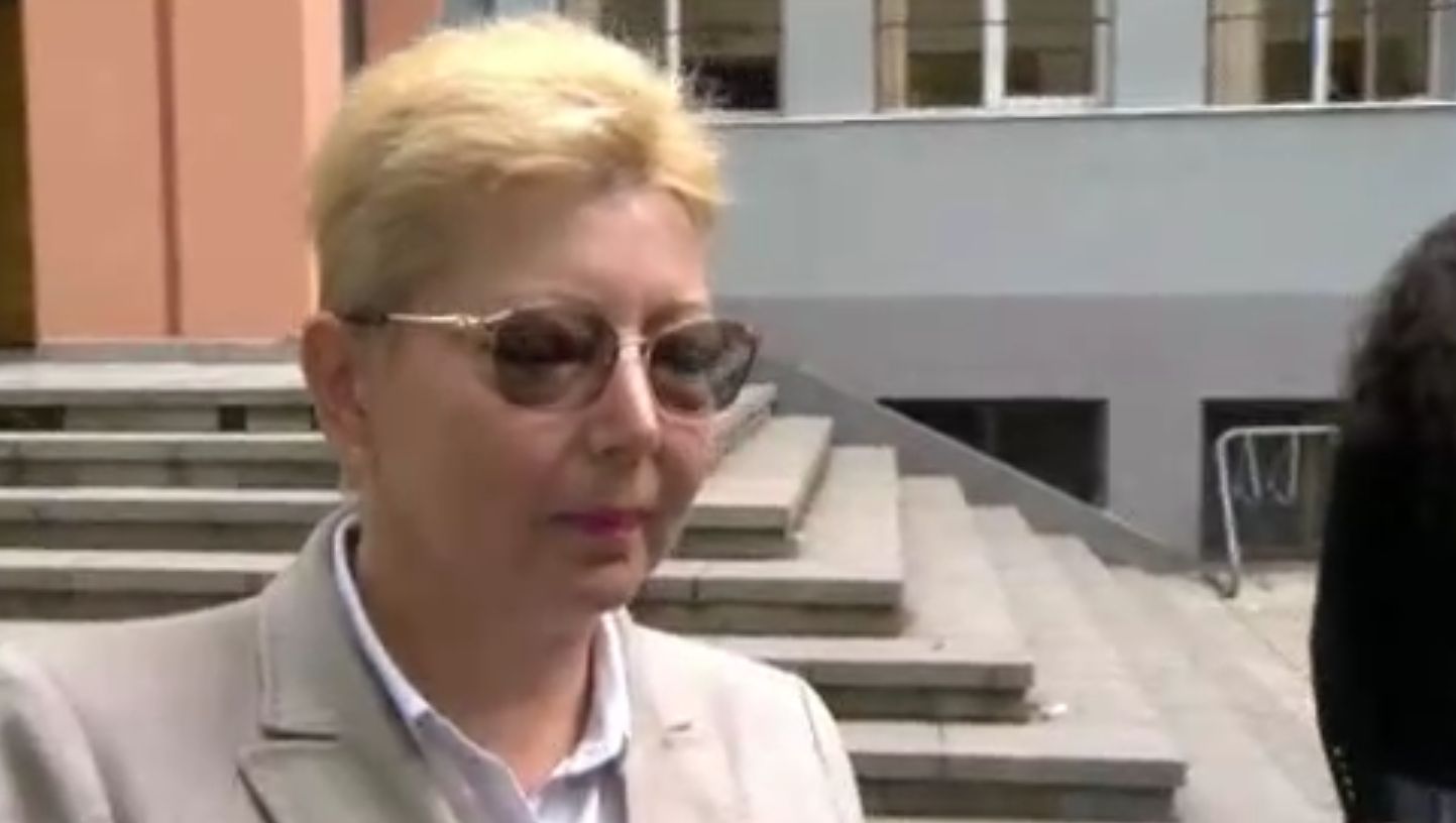 Освободената от работа учителката по математика Ирина Карамитева  ще остане до края на годината